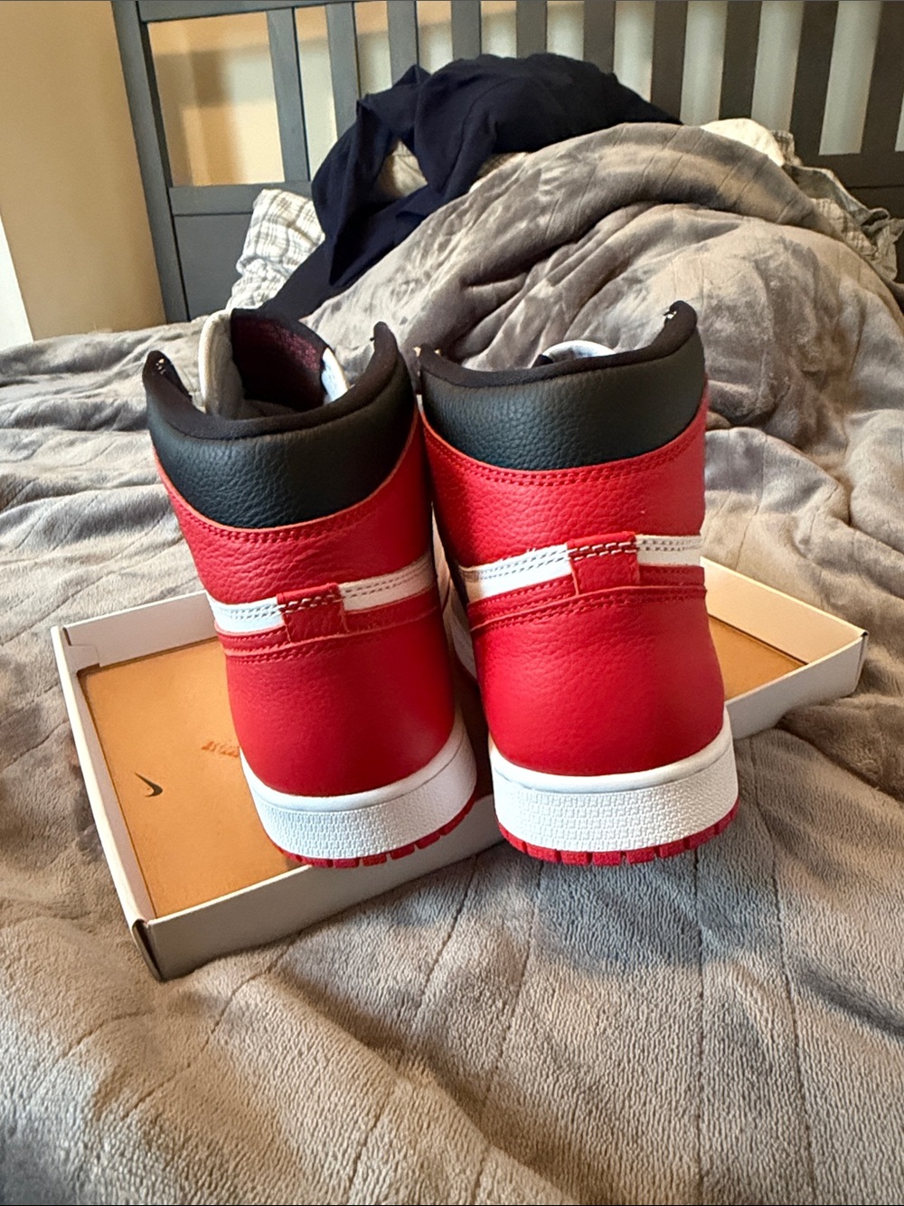 Jordan 1 OG Heritage - Picture 2 of 3